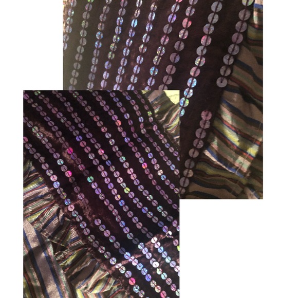 𝐋𝐀𝐈𝐋𝐀 𝐑𝐎𝐖𝐄 | SEQUIN AND STRIPED FRILL SCARF - Picture 5 of 7